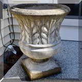 L06. Concrete planter. 
